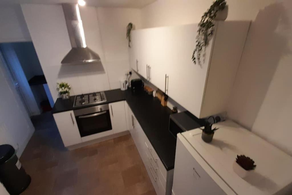 Spacious 4 Bedroom, Free Netflix, Central Location Cardiff Exterior foto